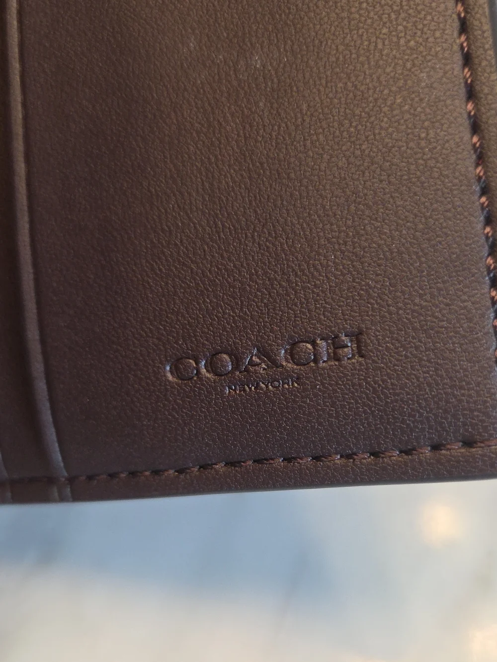 NWT Coach Patent Patent-Embossed Compact Wallet in Bright Red with Gold Hardware